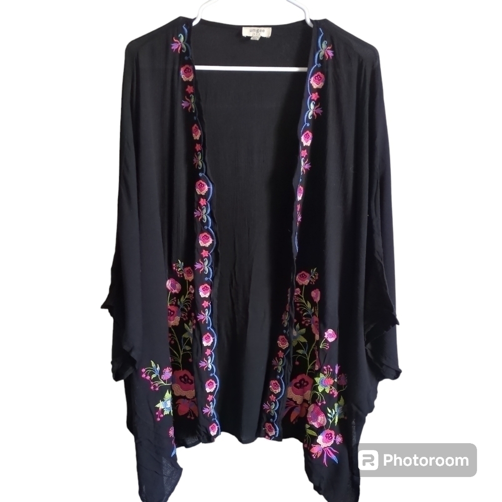 Umgee Boho Black Embroidered Floral Kimono Size Medium Large